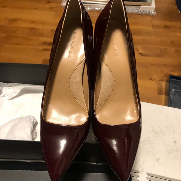 BANANA REPUBLIC shiny burgundy heel - Picture 2 of 7